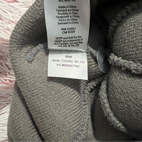 Yeti Freestyle Pom Gray/Black Beanie NEW - Picture 6 of 8